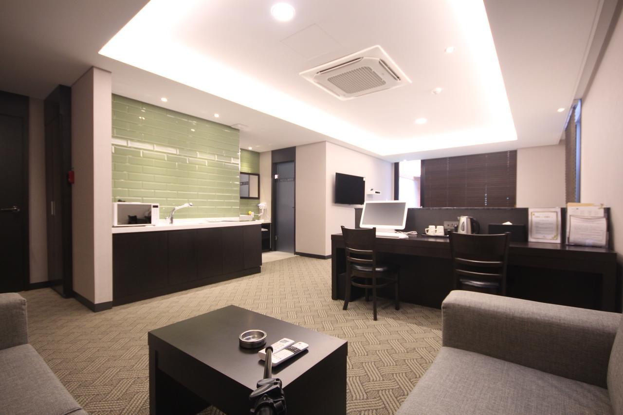Mbn Hotel Чханвон Экстерьер фото