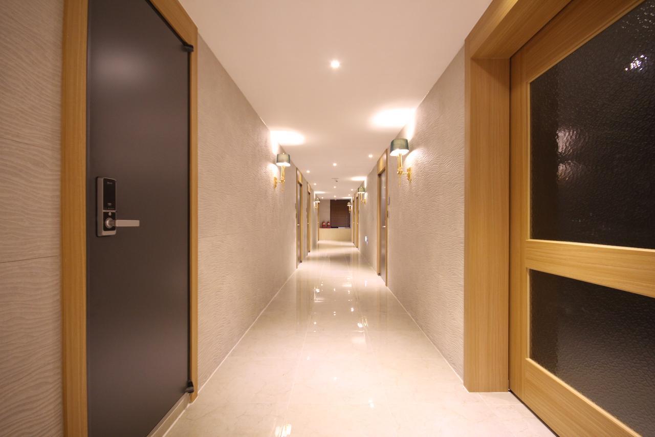 Mbn Hotel Чханвон Экстерьер фото