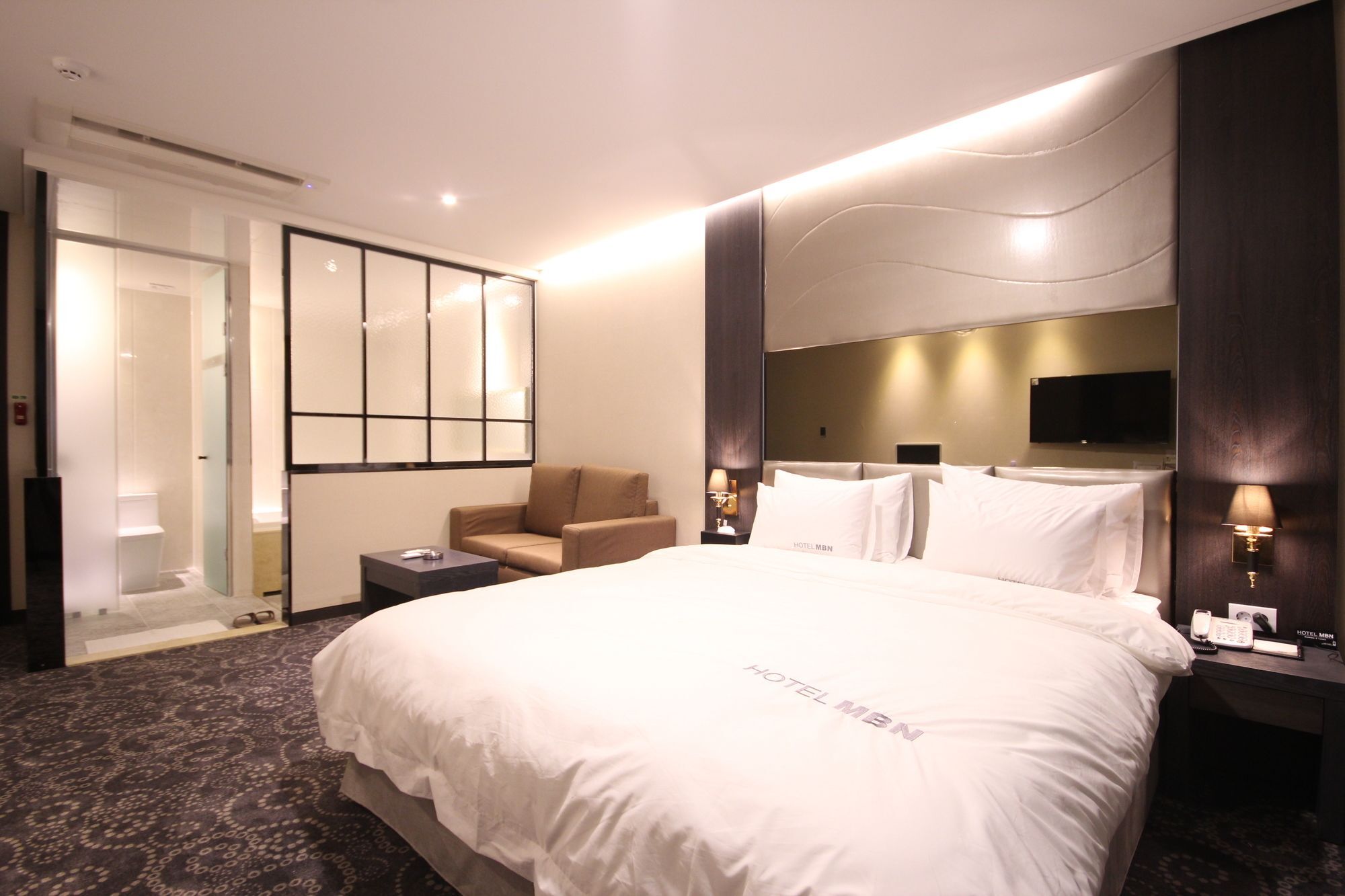 Mbn Hotel Чханвон Экстерьер фото